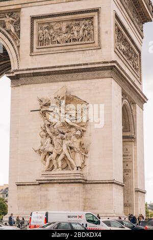 Fragment architectural de l'Arc de Triomphe. L'Arc de Triomphe de l'Etoile sur la place Charles de Gaulle est l'un des monuments les plus célèbres de Paris. France Banque D'Images