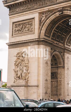 Fragment architectural de l'Arc de Triomphe. L'Arc de Triomphe de l'Etoile sur la place Charles de Gaulle est l'un des monuments les plus célèbres de Paris. France Banque D'Images