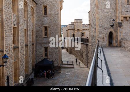 La Tour de Londres est la plus connue comme étant la maison des joyaux de la Couronne. Situé dans le quartier londonien de Tower Hamlets. Fondée en 1066, elle est toujours Banque D'Images