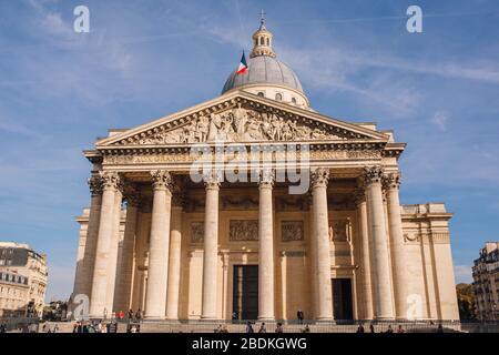 Panthéon Paris, vue sur la façade centrale le jour du soleil Banque D'Images