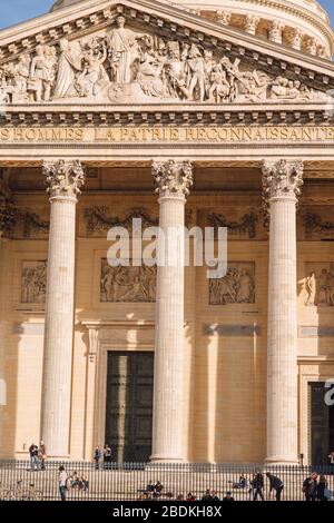 Panthéon Paris, vue sur la façade centrale le jour du soleil Banque D'Images