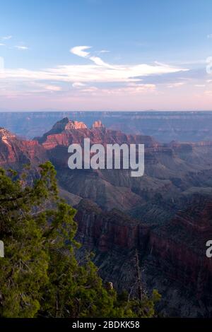 Point Angel lumineux le long de la rive nord du parc national du Grand Canyon, Arizona Banque D'Images