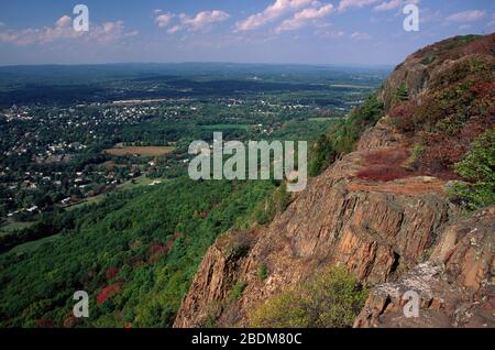 Vue sur la falaise, parc national du Mont Tom, Massachusetts Banque D'Images