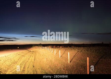 Nuages Noctilucent au-dessus de l'Alberta Banque D'Images