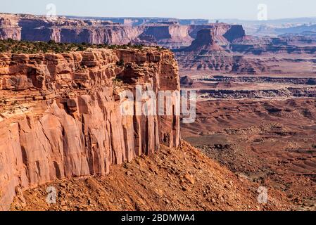 Vue sur Canyonlands depuis l'île dans le Sky District du parc national de Canyonlands, Utah, États-Unis. Banque D'Images