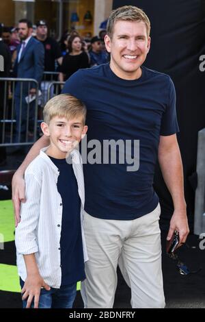 Hollywood, États-Unis. 9 avril 2020. (FICHIER) Todd Chrisley tests positifs pour Coronavirus COVID-19. Todd Chrisley s'ouvre sur son diagnostic de coronavirus, après un séjour à l'hôpital. HOLLYWOOD, LOS ANGELES, CALIFORNIE, États-Unis - JUILLET 09: Grayson Chrisley et le père Todd Chrisley arrivent à la première de Los Angeles de Sony Pictures 'Ghostbusters' qui s'est tenue au cinéma chinois IMAX TCL le 9 juillet 2016 à Hollywood, Los Angeles, Californie, États-Unis. (Photo de Xavier Collin/image Press Agency) crédit: Image Press Agency/Alay Live News Banque D'Images