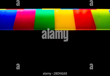 Plexiglas en plastique couleur rétroéclairé par LED sur fond balck Banque D'Images