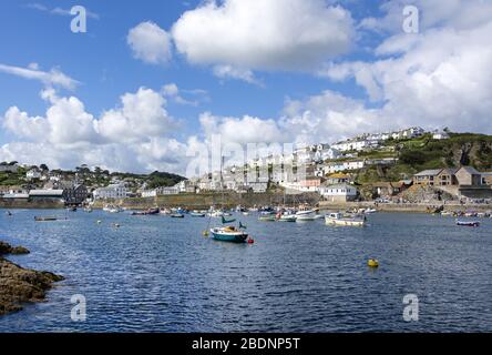 Le charmant port de Mevagissey, un port de pêche de Cornwall, Angleterre, Royaume-Uni Banque D'Images