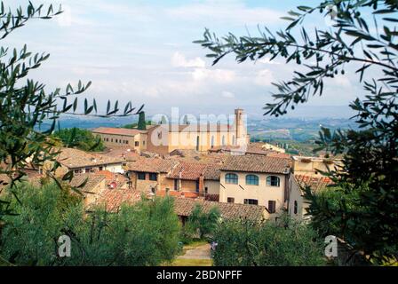 Italie, église médiévale Sant Agostino à San Gimignano, Toscane Banque D'Images