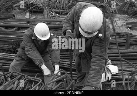 30 novembre 1978, Saxe, Leipzig: En 1979, les travailleurs de la construction de la célèbre pièce d'exposition Eulenberg gigade préparent le renforcement de l'acier pour la transformation ultérieure sur le site de construction du â· Neues Gewandhaus zu Leipziger·. Date exacte de l'enregistrement inconnue. Photo : Volksmar Heinz/dpa-Zentralbild/ZB Banque D'Images