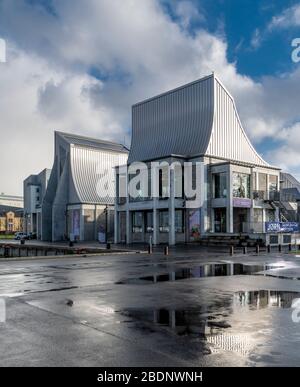 En dehors du magnifique Utzon Center conçu par l'architecte Jørn Utzon - qui a également conçu l'Opéra de Sydney. Terminé en 2008. Aalborg, Danemark. Banque D'Images