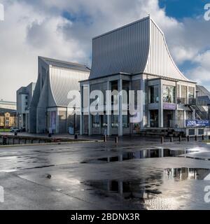 En dehors du magnifique Utzon Center conçu par l'architecte Jørn Utzon - qui a également conçu l'Opéra de Sydney. Terminé en 2008. Aalborg, Danemark. Banque D'Images