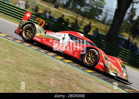 Imola, Italie 3 juillet 2011: Lola B10/60 Toyota LMP 1 de Team Rebellion Racing menée par Andrea Belicchi et Jean-Christophe Boulion en action. Banque D'Images