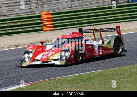 Imola, Italie 3 juillet 2011: Lola B10/60 Toyota LMP 1 de Team Rebellion Racing menée par Andrea Belicchi et Jean-Christophe Boulion en action. Banque D'Images