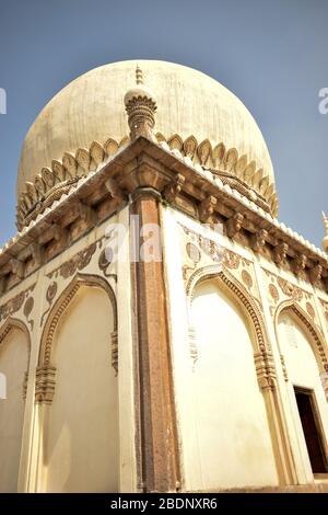 Le tombeau du Sultan Qutb Mulk a été construit en 1543. Image de photographie de sept tombes Banque D'Images