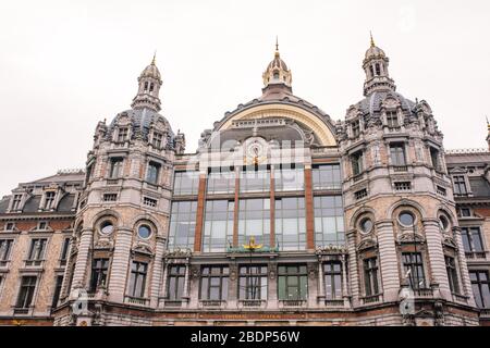 Vue extérieure de la gare principale d'Anvers, Belgique. Le bâtiment de la gare d'origine a été construit entre 1895 et 1905. Banque D'Images