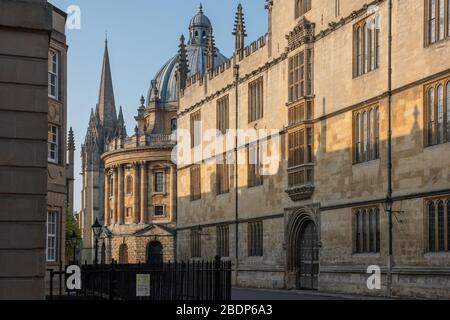 La bibliothèque Bodleain, Radcliffe Camera et l'église Sainte Marie la Vierge, Oxford Banque D'Images
