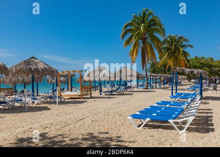 PLAYA ANCON, CUBA - 17 DÉCEMBRE 2019: Vue sur une plage Playa Ancon près de Trinidad, Cuba. Banque D'Images