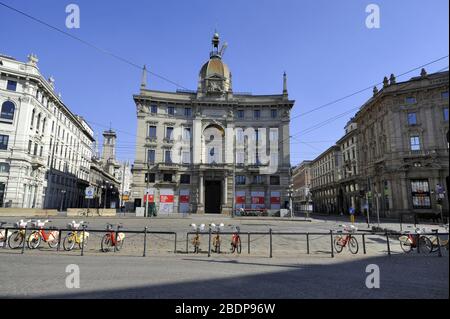 - la città di Milano sotto blocco totale e quarantena causa dell'épidemia di Coronavirus nei primi giorni della primavera 2020; piazza Cordusio - la ville de Milan sous blocus total et quarantaine en raison de l'épidémie de Coronavirus au début du printemps 2020; place Cordusio Banque D'Images