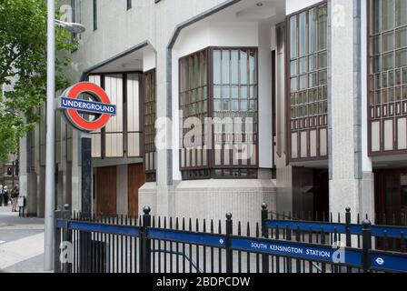 Architecture moderne Centre culturel Ismaili, 1-7 Cromwell Gardens, South Kensington, Londres, SW7 2 SL par Casson Conder Partnership Sir Hugh Casson Banque D'Images