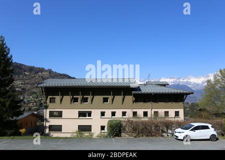 EHPAD. Résidence le Val Montjoie. Maison de retraite. Croix en bois. Saint-Gervais-les-bains. Haute-Savoie. France. Banque D'Images