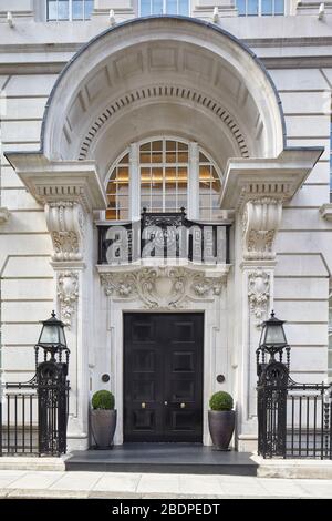 Maison Falcon, Hôtel à la porte de la Reine Anne. Je l'indique comme étant l'établissement le plus cher de Londres. Banque D'Images