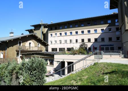 EHPAD. Résidence le Val Montjoie. Maison de retraite. Croix en bois. Saint-Gervais-les-bains. Haute-Savoie. France. Banque D'Images