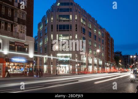 Topshop au 70 Brompton Road, Knightsbridge, Londres SW3 1ER par Zeidler Partnership Architects Banque D'Images