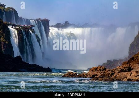 Gorge du diable à partir d'un bateau, Argentine Banque D'Images