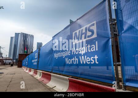 Merci NHS Road marquages au NHS Nightingale Hospital North West, Manchester, Royaume-Uni lors de l'épidémie de Coronavirus, avril 2020. Banque D'Images