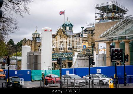 Nightingale Hospital, Yorkshire et Humber, Harrogate, Royaume-Uni. 9 avril 2020. Les préparatifs pour l'ouverture de l'hôpital Nightingale à Harrogate, dans le Yorkshire du Nord, au Royaume-Uni, sont bien avancés. Crédit: Photographie de lumière de capture / Alay Live News. Banque D'Images