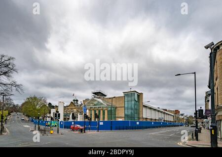 Nightingale Hospital, Yorkshire et Humber, Harrogate, Royaume-Uni. 9 avril 2020. Les préparatifs pour l'ouverture de l'hôpital Nightingale à Harrogate, dans le Yorkshire du Nord, au Royaume-Uni, sont bien avancés. Crédit: Photographie de lumière de capture / Alay Live News. Banque D'Images