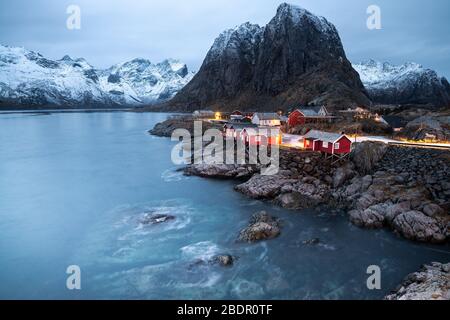 Village de pêcheurs d'Hamnoy en hiver sur l'île de Lofoten, Norvège Banque D'Images