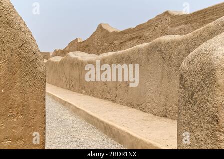 Chan Chan, Trujillo, Pérou - 23 novembre 2016: Site archéologique de Chan Chan dans la région de la Libertad ancienne capitale du royaume de Chimau. Banque D'Images