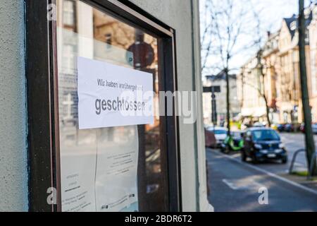 Connexion fermée en allemand sur la carte de message en verre Banque D'Images