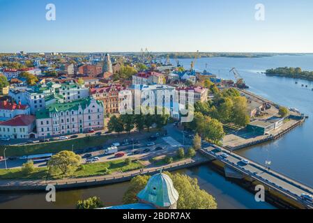 Vue panoramique sur Vyborg depuis la tour de Saint-Olav en octobre soir. Région de Leningrad, Russie Banque D'Images