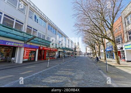 Photo : Oxford Street, le principal quartier commerçant du centre-ville, est vide de clients à Swansea, Pays de Galles, Royaume-Uni. Dimanche 22 mars 2020 Re: Covid-19 Banque D'Images