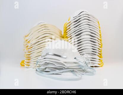 Masques respiratoires N 95. Concept de pénurie, d'offre et de demande en raison de la pandémie mondiale de coronavirus de Covid-19 Banque D'Images