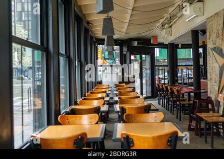 Restaurant fermé dans le quartier Chelsea de New York le vendredi 3 avril 2020. (© Richard B. Levine) Banque D'Images