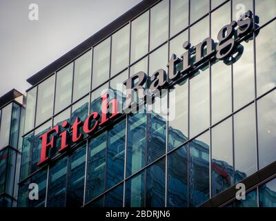 LONDRES- Fitch ratings logo extérieur à Canary Wharf, l'une des trois grandes agences de notation de crédit. Banque D'Images