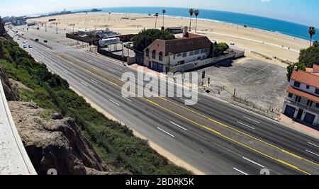 Le 9 avril 2020, le gouverneur Gavin Newsom a émis un ordre de séjour à la maison pour les résidents de Californie, y compris des zones comme Santa Monica, Venice Beach. Banque D'Images