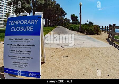 Le 9 avril 2020, le gouverneur Gavin Newsom a émis un ordre de séjour à la maison pour les résidents de Californie, y compris des zones comme Santa Monica, Venice Beach. Banque D'Images