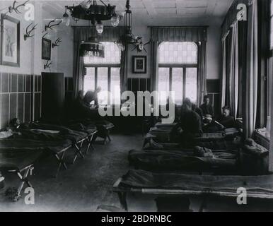 Durant la pandémie espagnole de grippe de 1918, hôpital de campagne de l'armée américaine n° 127, Rengsdorf, Allemagne vue intérieure - quartier de la grippe Banque D'Images