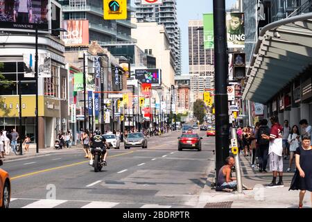 Yonge et Dundas Square dans le centre-ville de Toronto, en Ontario, au Canada, en Amérique du Nord Banque D'Images