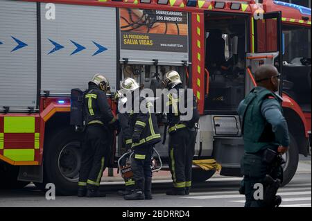 Madrid, Espagne - 8 avril 2020 incendie dans la concession Hyundai en état d'alarme complet en raison d'un coronavirus dû à un court-circuit électrique. Banque D'Images