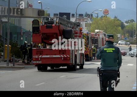 Madrid, Espagne - 8 avril 2020 incendie dans la concession Hyundai en état d'alarme complet en raison d'un coronavirus dû à un court-circuit électrique. Banque D'Images