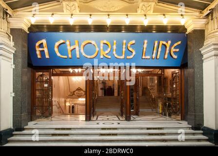 Lumières nuit sombre UNE ligne Chorus 1910 Architecture London Palladium, Argyll Street, Londres, W1 par Frank Matcham Banque D'Images