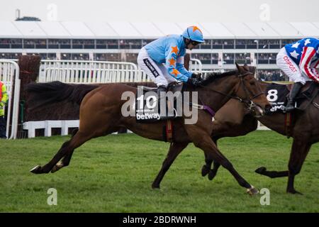 Un de Sceaux et jockey Ruby Walsh en action lors de la reine mère Champion Chase 2016 à l'hippodrome de Cheltenham. Lewis Mitchell Banque D'Images