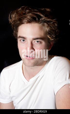 Robert Pattinson photographié lors d'une signature « Twilight » à Hot Topic au King of Prussia Mall, en Pennsylvanie, le 13 novembre 2008. Crédit: Scott Weiner/MediaPunch Banque D'Images