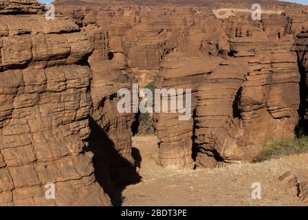 Labyrithe de formation de roches appelé d'Oyo dans le plateau Ennedi sur dessert Sahara, Tchad, Afrique. Banque D'Images